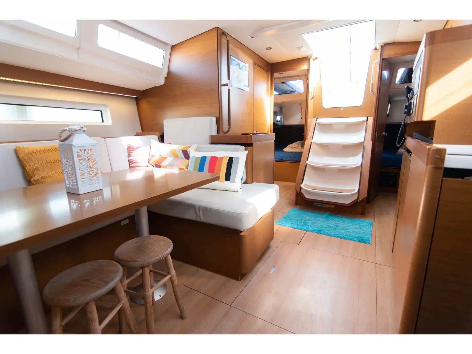 Little Mia, Interior image
