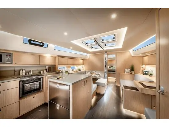 Dragonfly, Interior image
