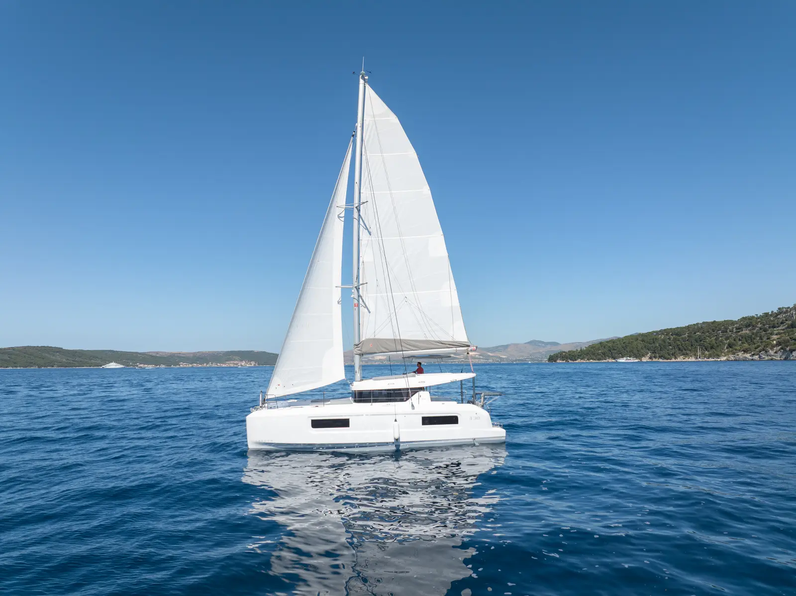 FURIA, Lagoon 38