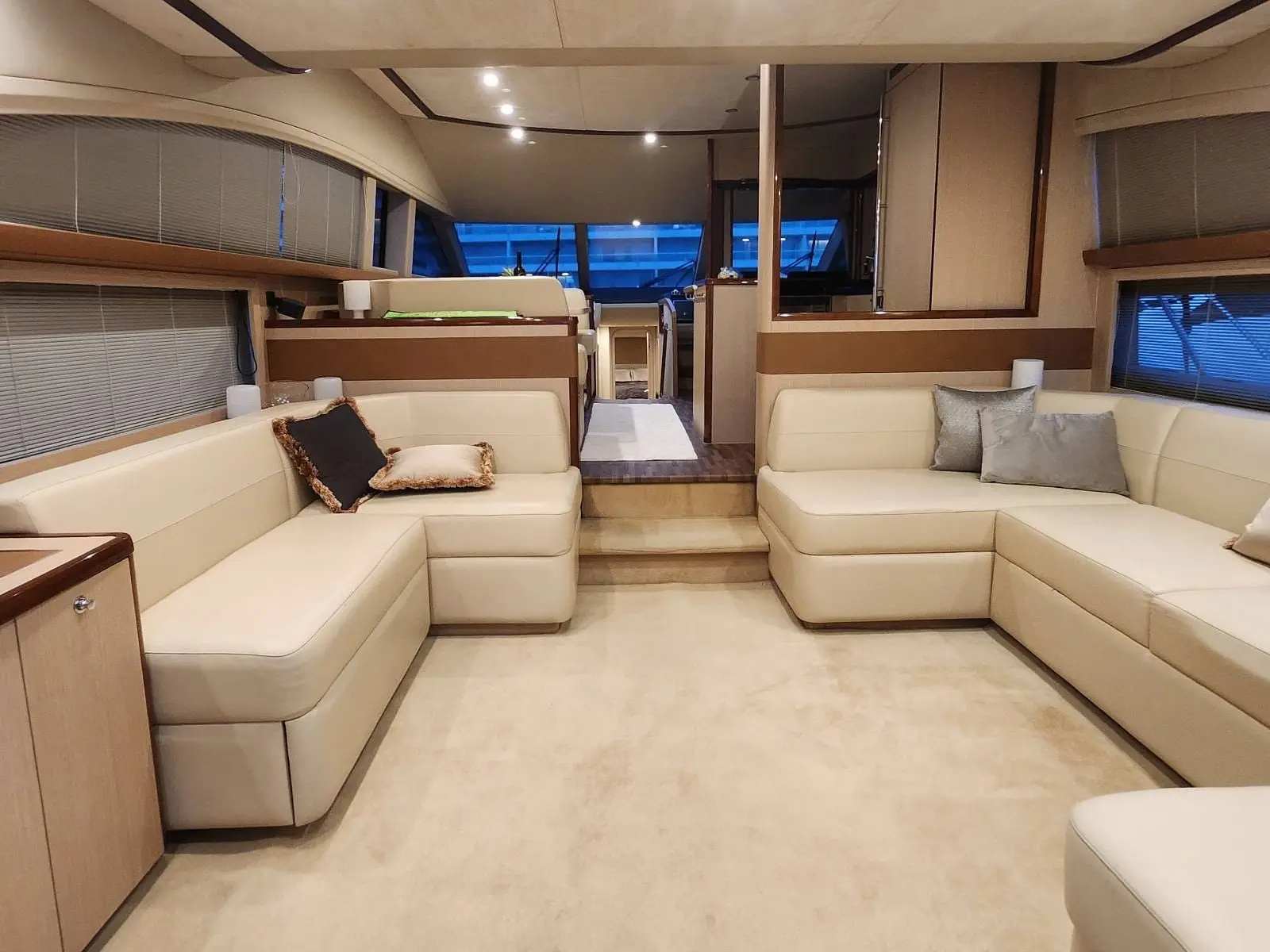 Sassy, Interior image