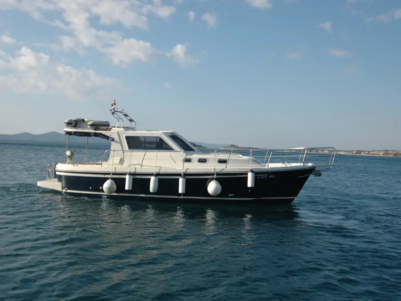 Fjaka, Adria 1002