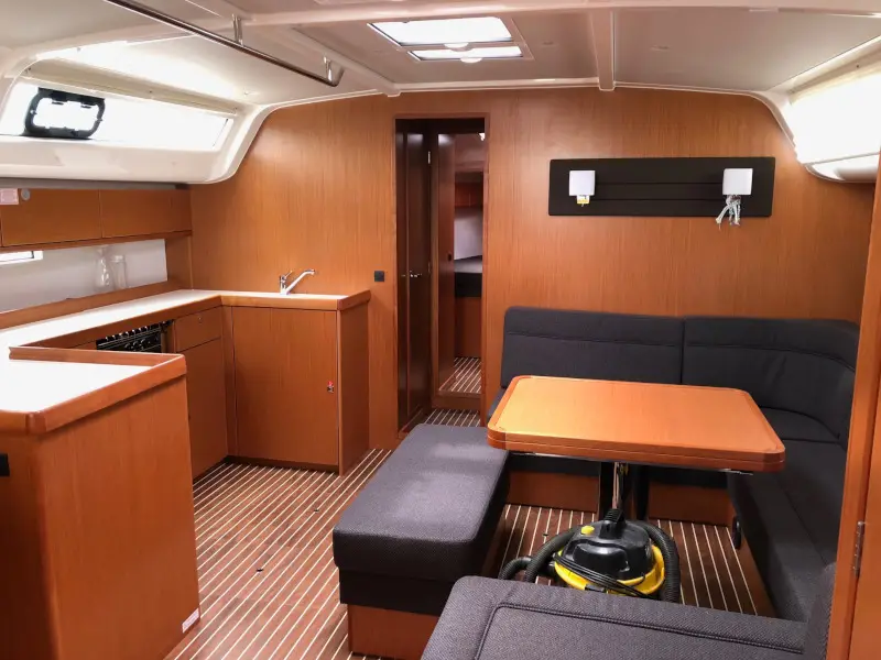 Alma Libre III, Interior image