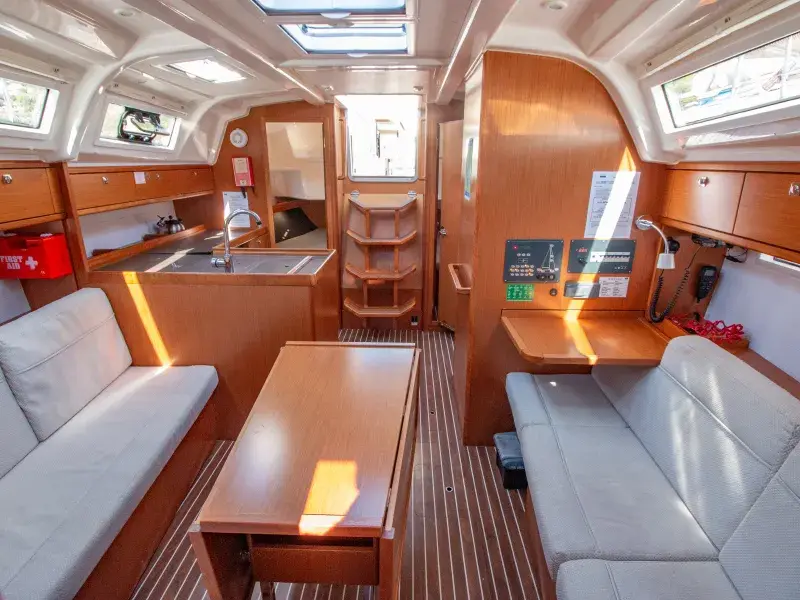 Iwona, Interior image