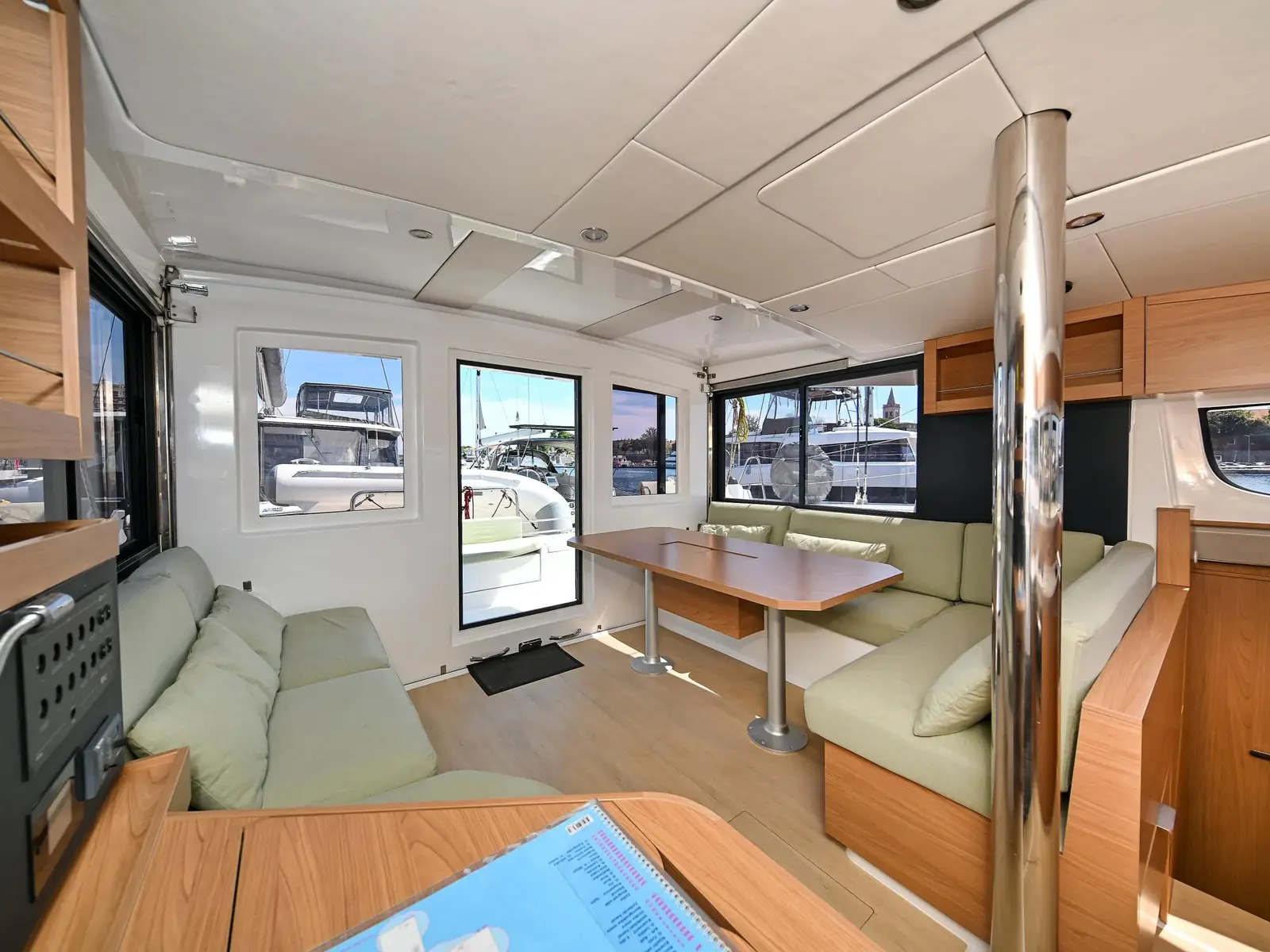 ROSE SUNSET V, Interior image