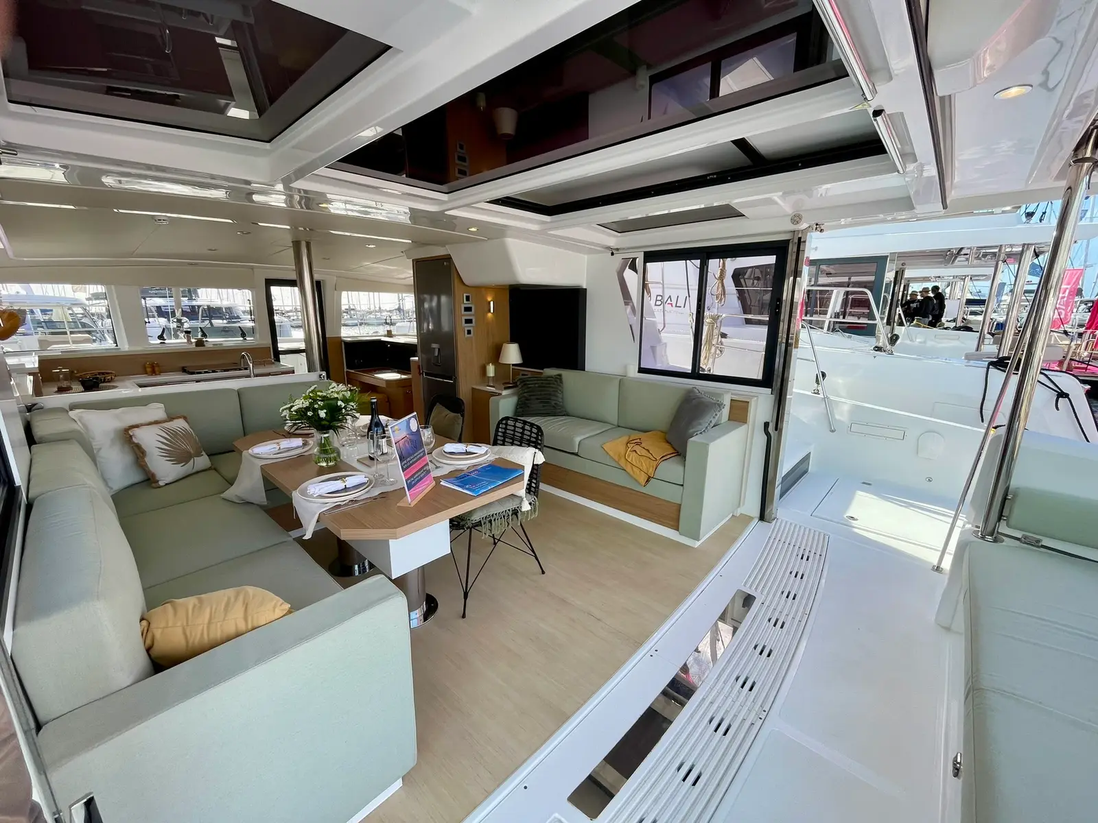 Premium +, Interior image