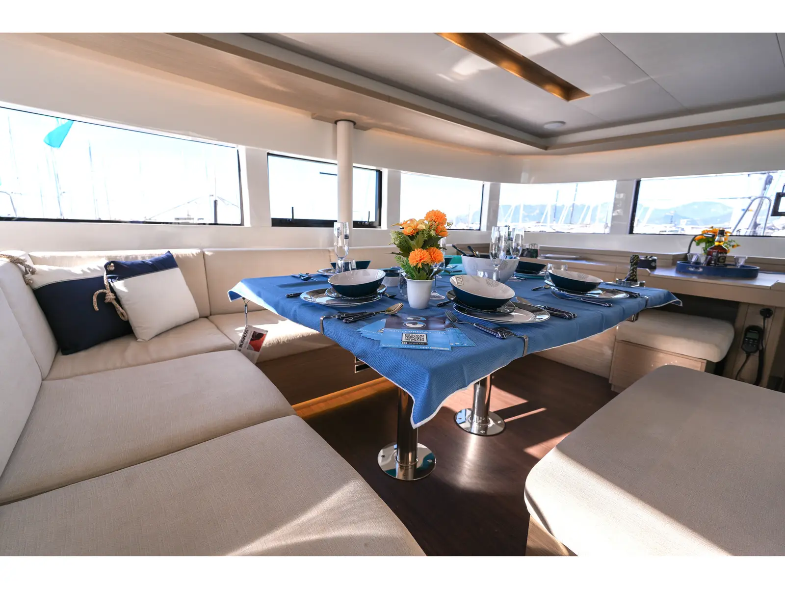 Lady G, Interior image