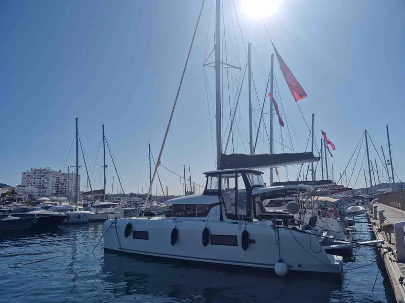 Hanselli, Lagoon 42
