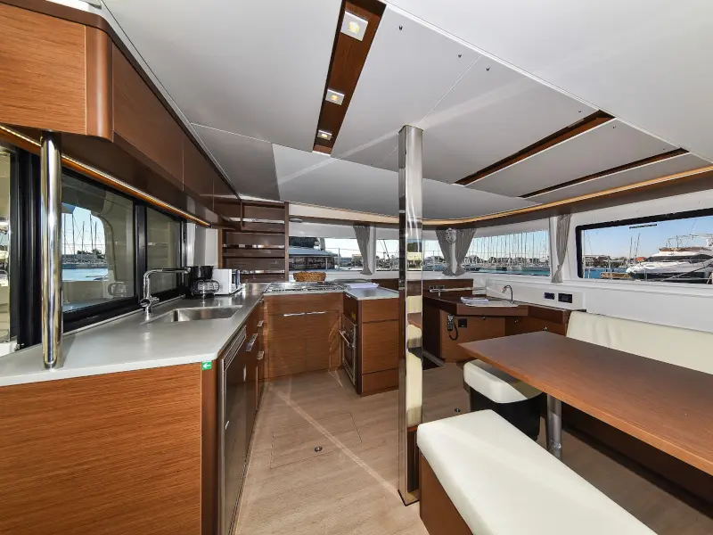MIDLIFE CRISIS, Interior image