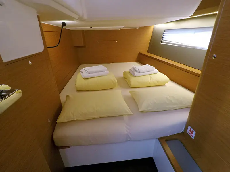 Dama, Dufour 44