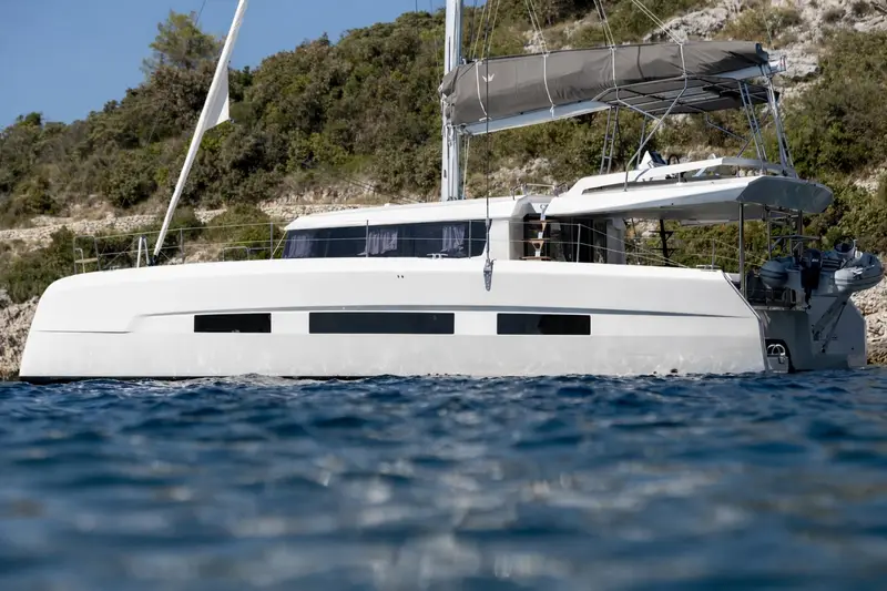UMA, Dufour Catamaran 48