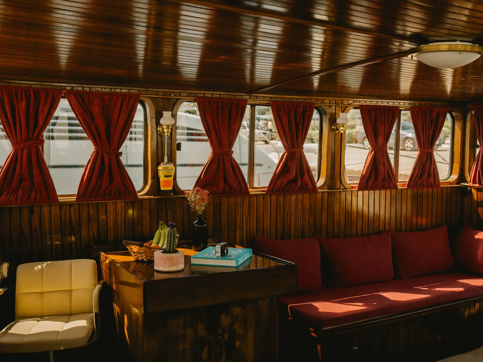 Taxiarchis, Interior image