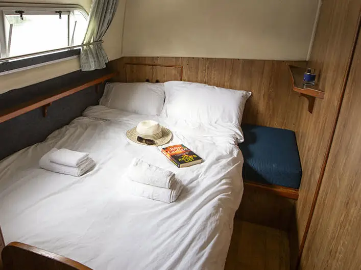Crusader - Budget 19, Interior image