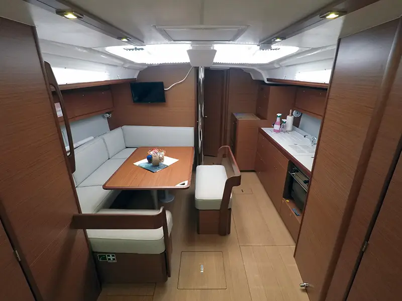 Magdalena, Interior image