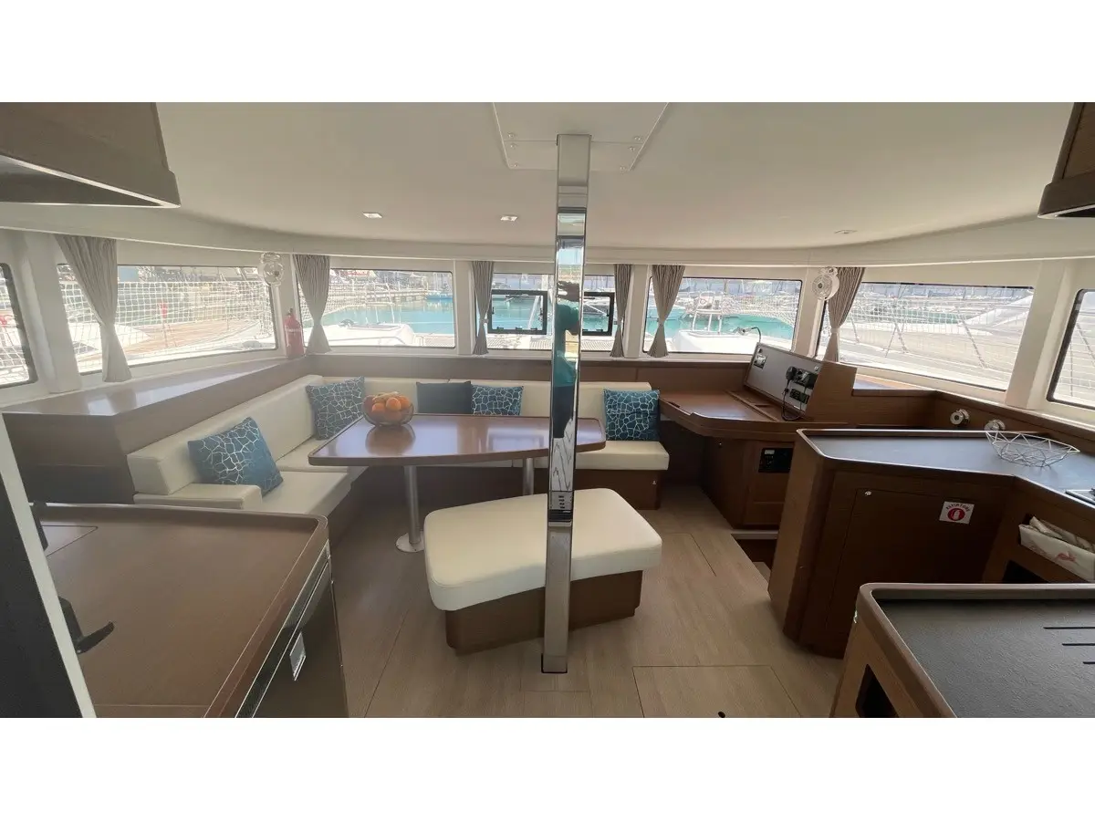 Bellatrix, Interior image