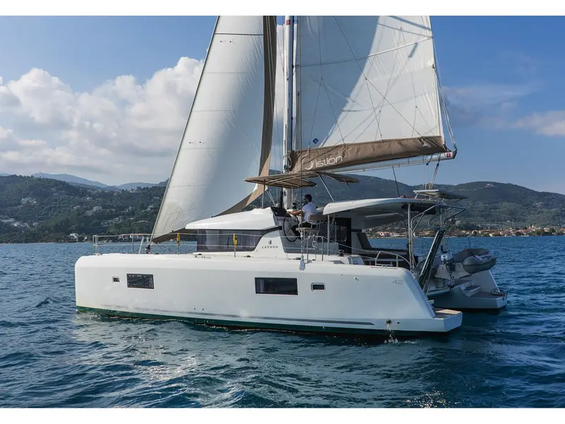White Waves, Lagoon 42