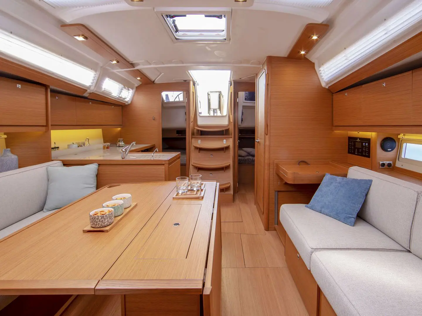 D390-19A, Interior image