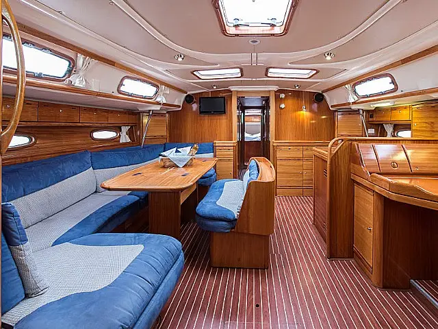 Wave Dancer, Interior image