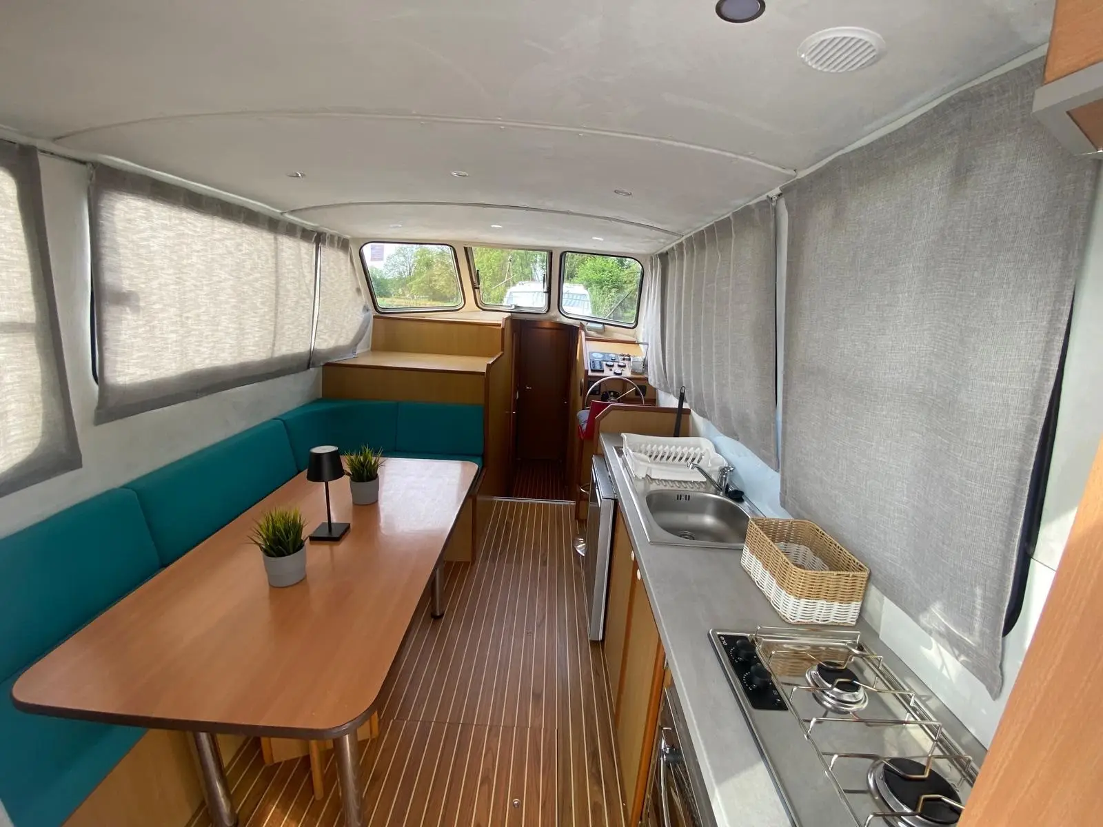 2404, Interior image