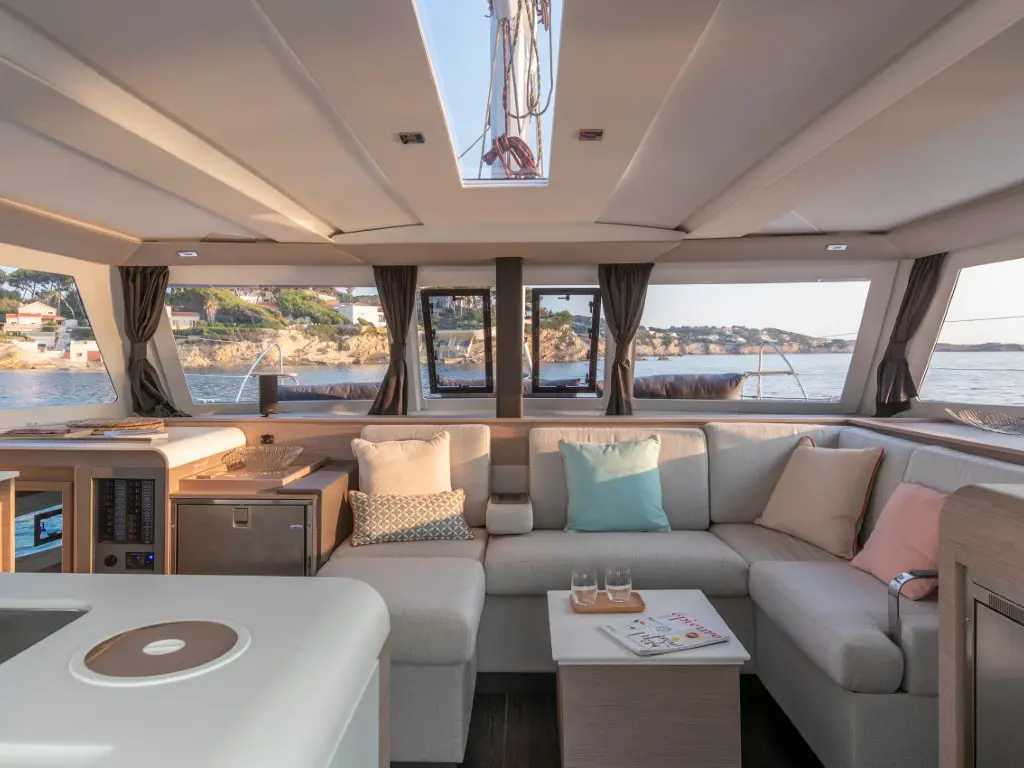 LUNADOR, Interior image