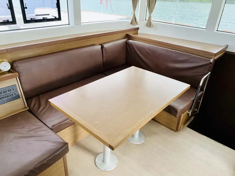 Ubah, Interior image