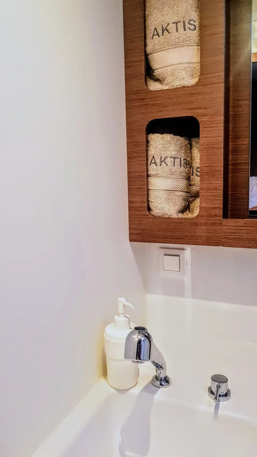 AKTIS (air condition, generator, watermaker), Foto 8