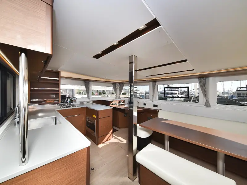 MAJESTIC, Interior image