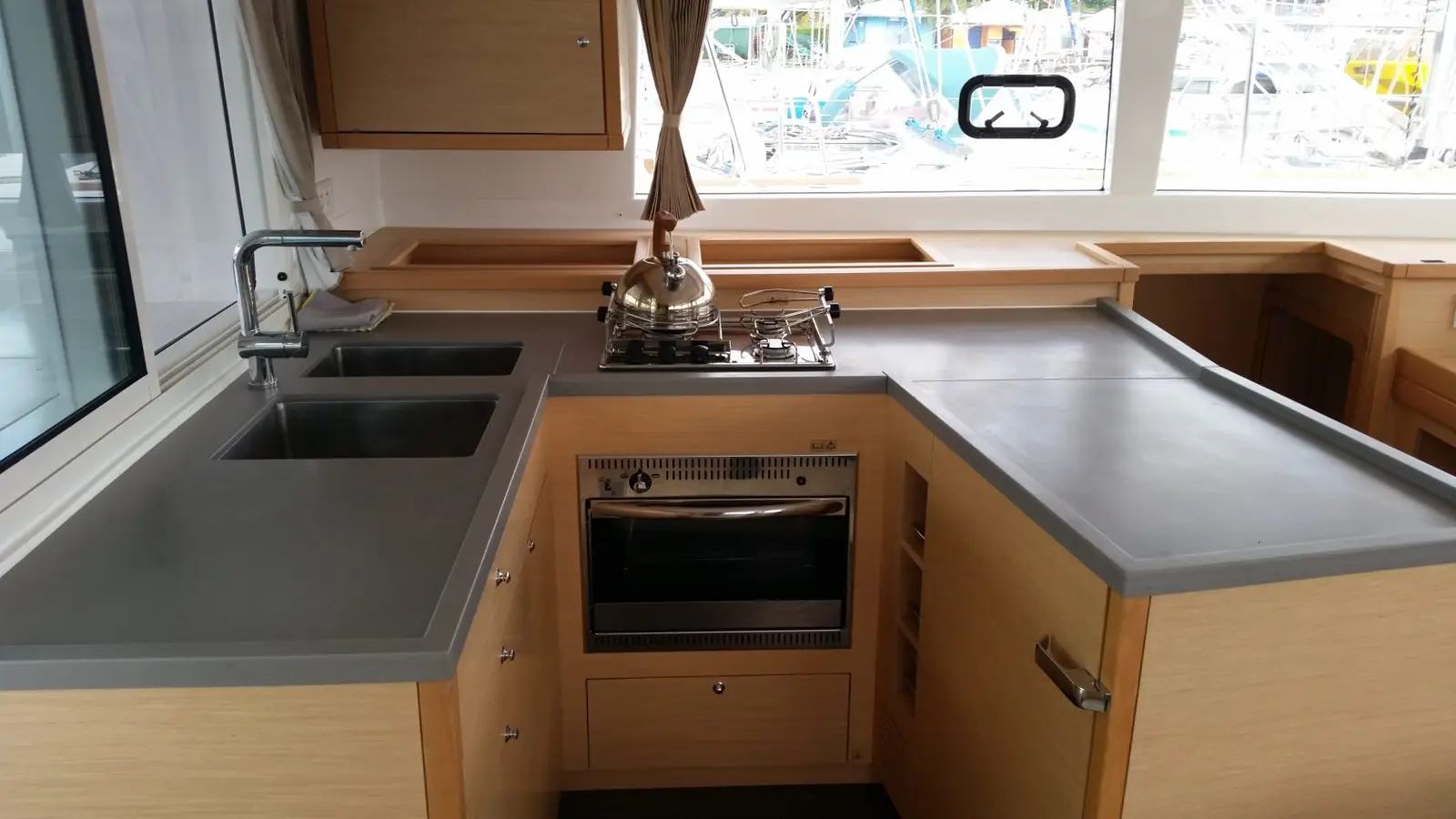 Maui, Kitchen