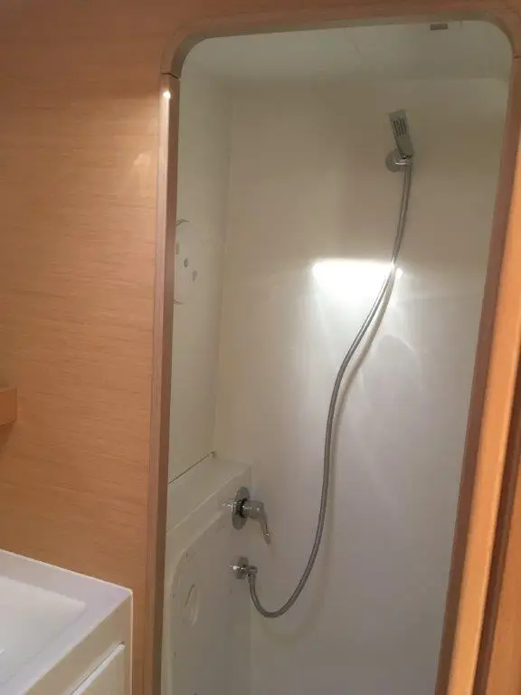 Martine, Shower