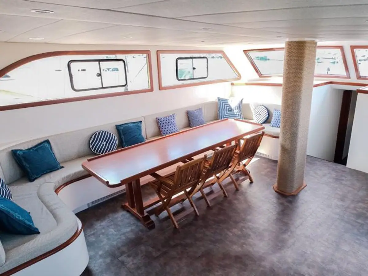 Ozde 1, Interior image