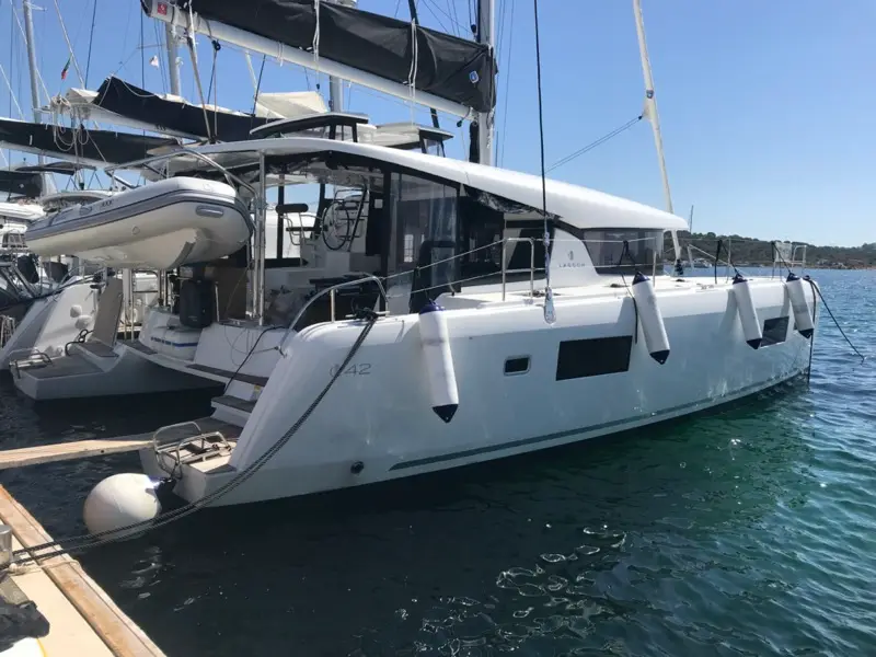 Zippiri, Lagoon 42