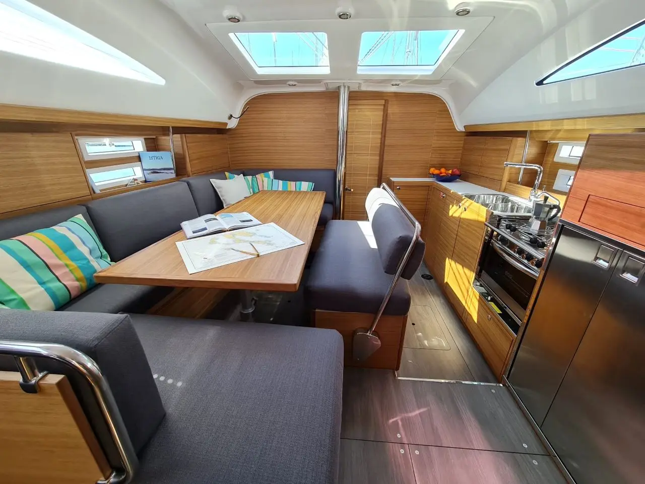 OXYGEN, Interior image