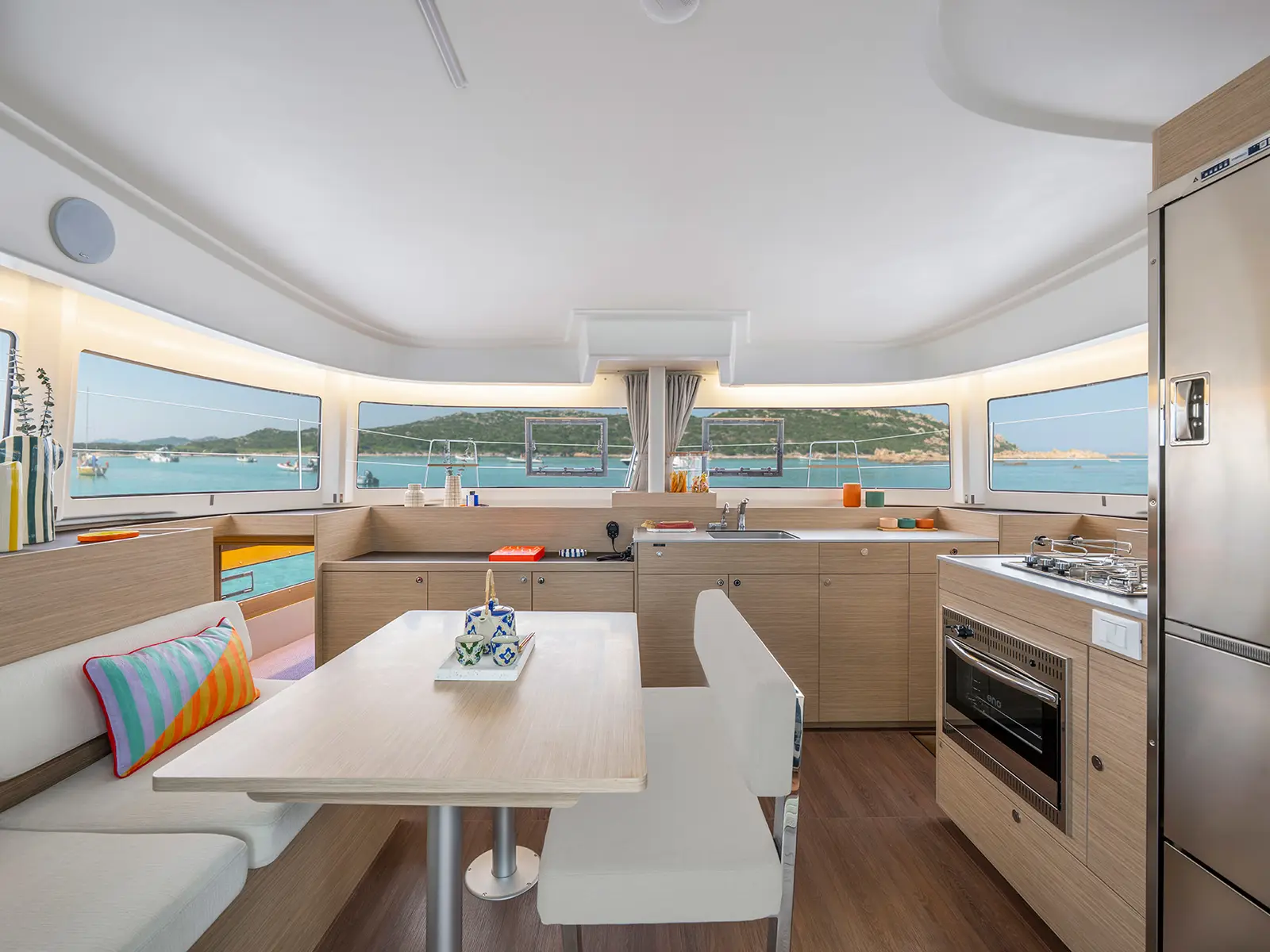 Eleni, Interior image