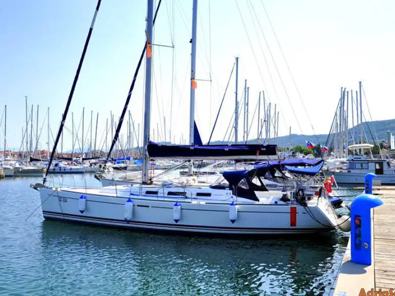 Happy AS, Dufour 44