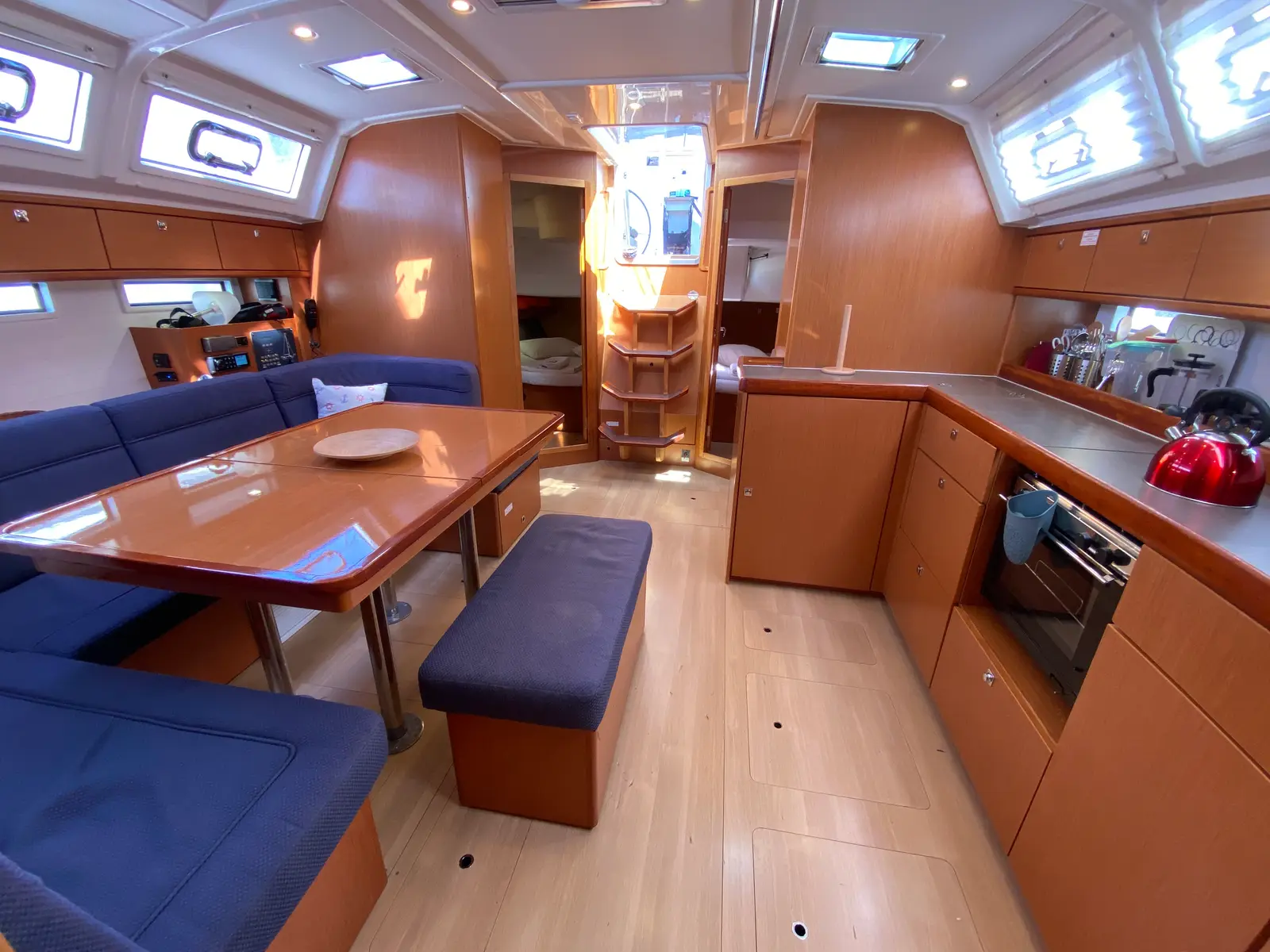 Zulu, Interior image