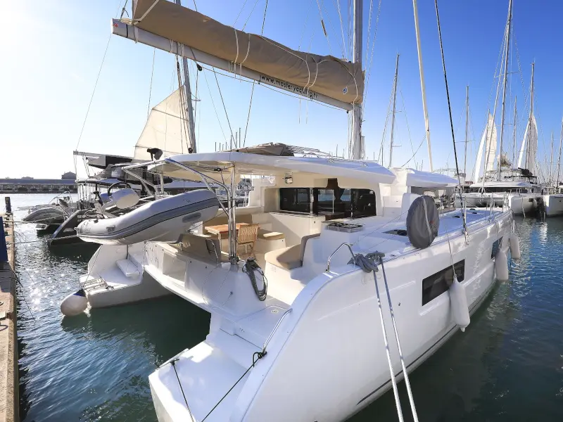 MIDLIFE CRISIS, Lagoon 46