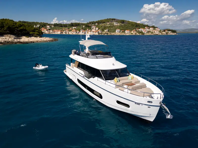 Olivia, Main image
