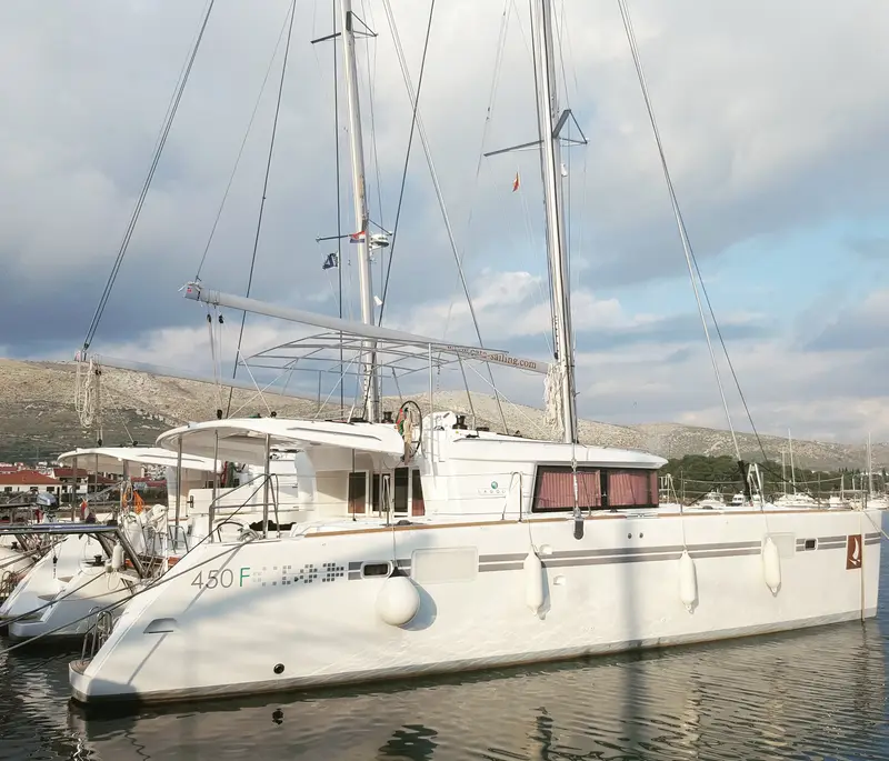 BRIGHT MOON , Lagoon 450 Fly
