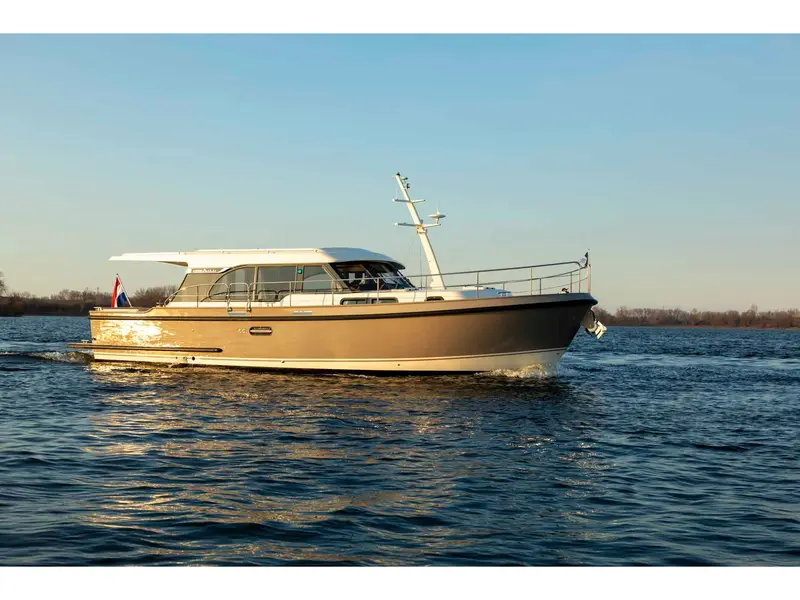 Luna Amanda, Linssen Grand Sturdy 40.9 Sedan