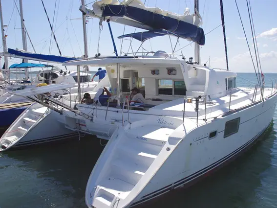 Victoria, Lagoon 440