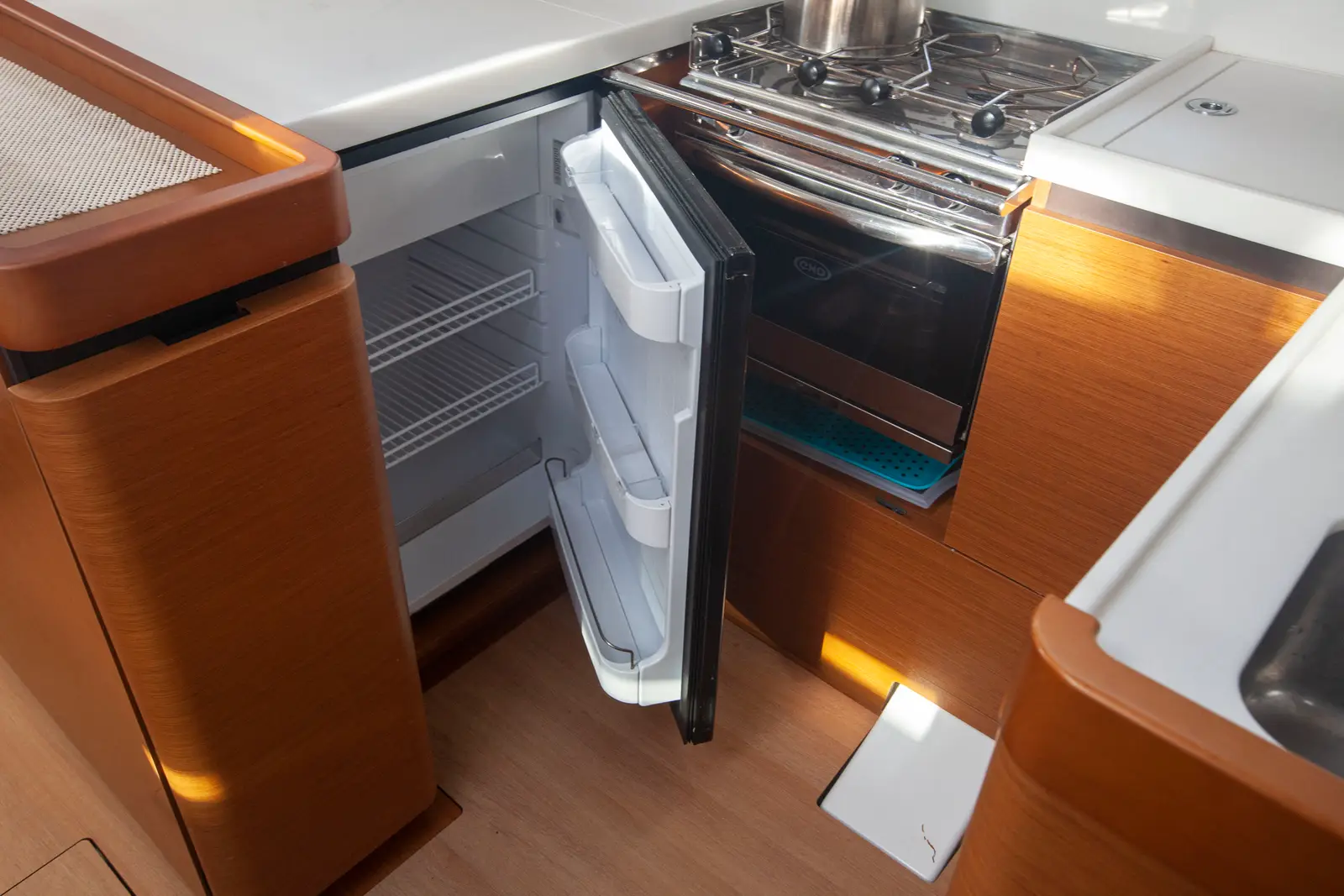 Celtic Breeze, Fridge