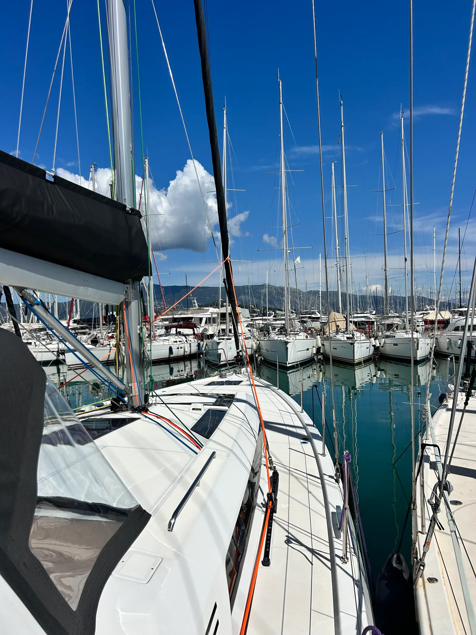Barracuda (Refit 2026 - A/C - Generator - Electric Heads - 12 Pax), Foto 2