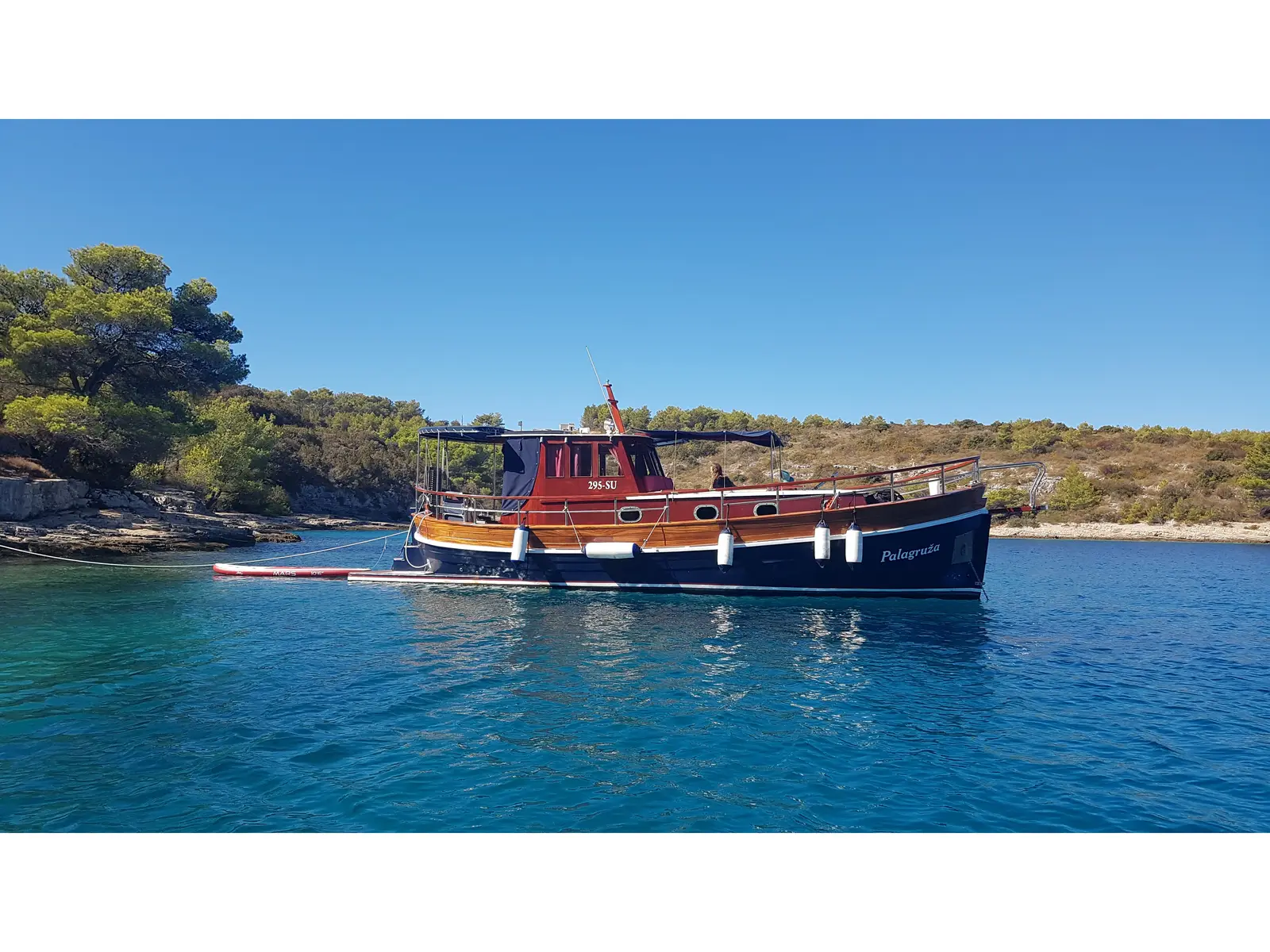 Palagruža, Motor sailer