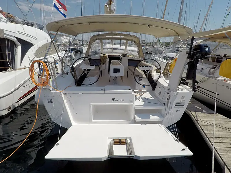 Barone, Dufour 390