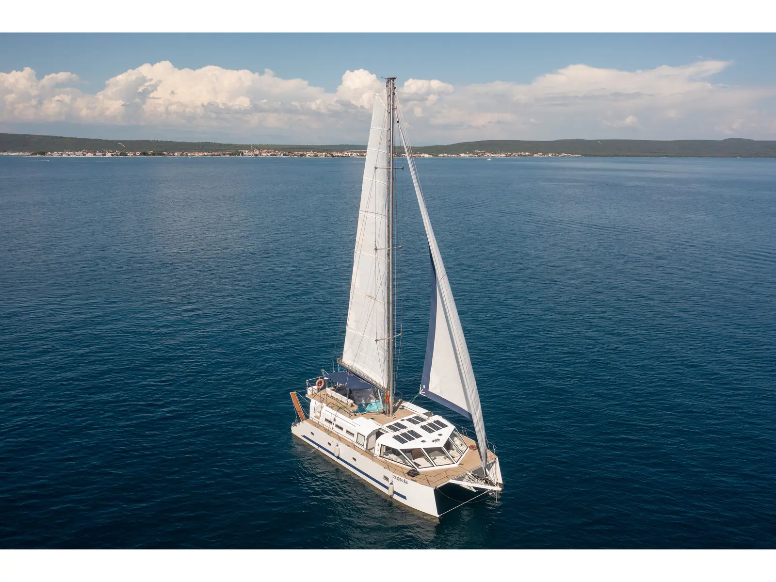 UPWIND 50, Main image