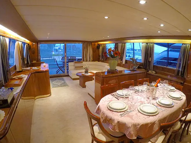 Lady Bibi, Interior image