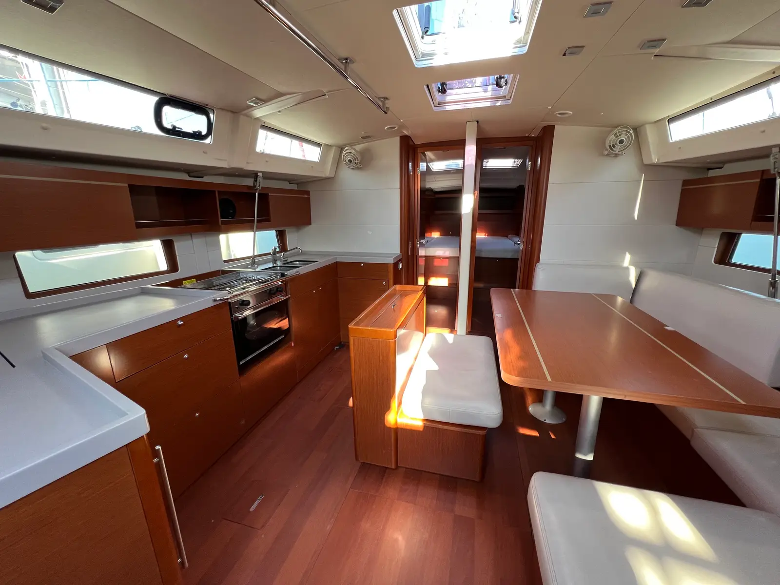 Ostria, Interior image