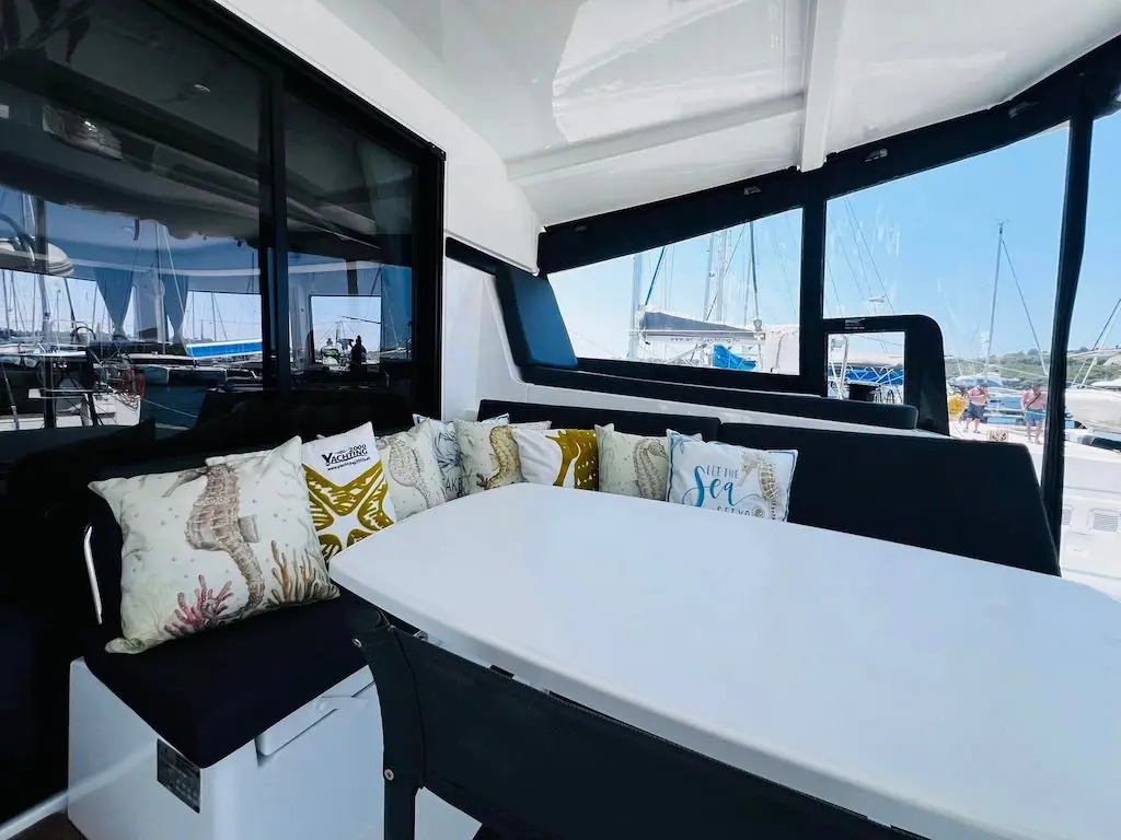BANGA, Interior image