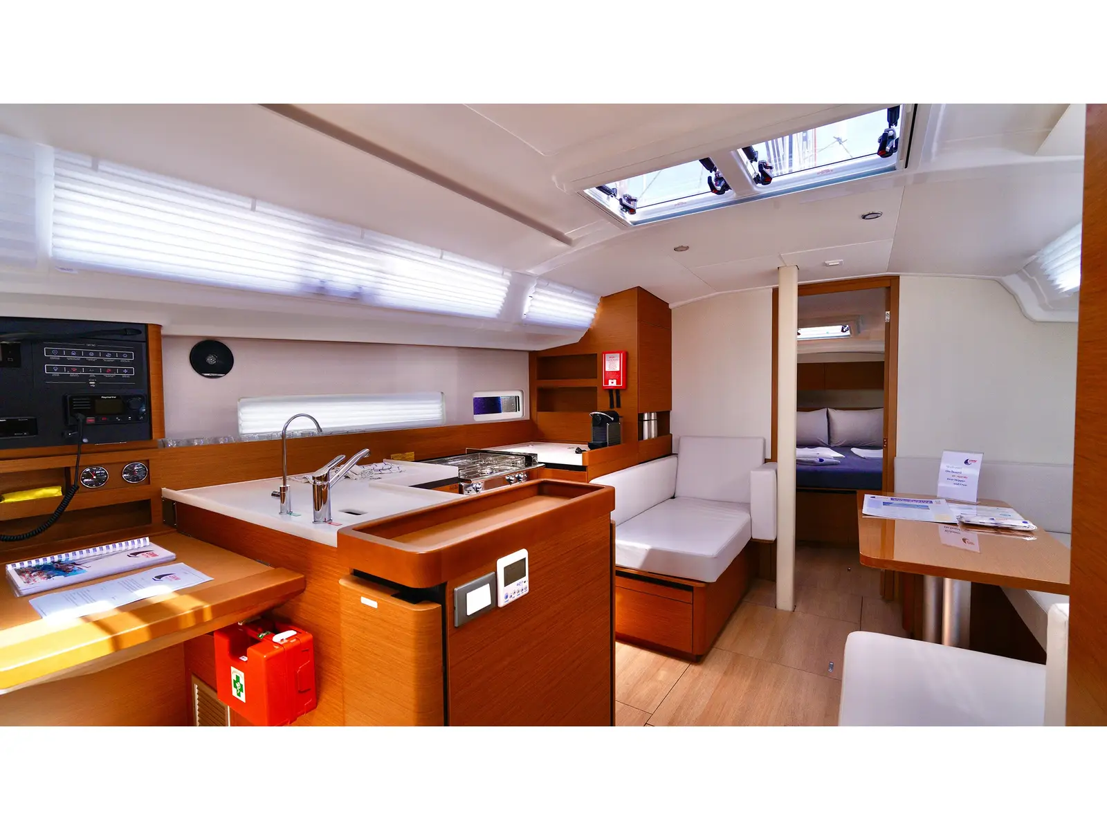 Sail Me, Interior image