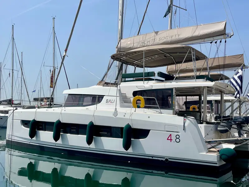 Romar IV, Bali 4.8