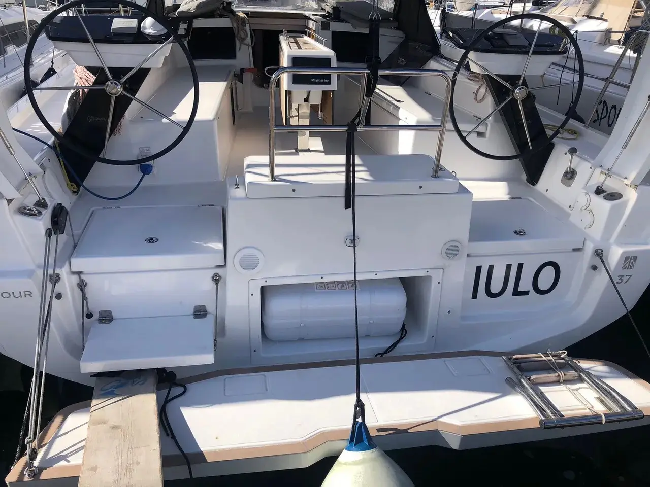 Iulo, Dufour 37